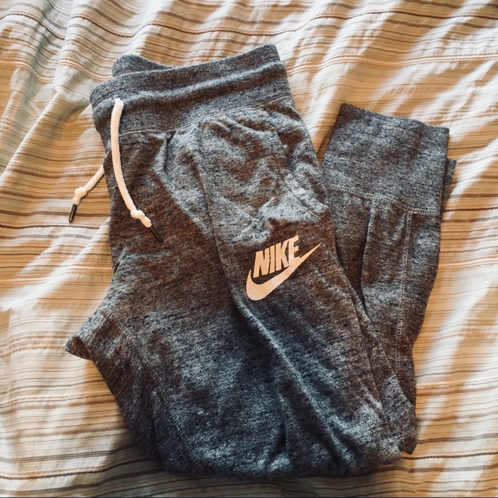NIKE JOGGERS